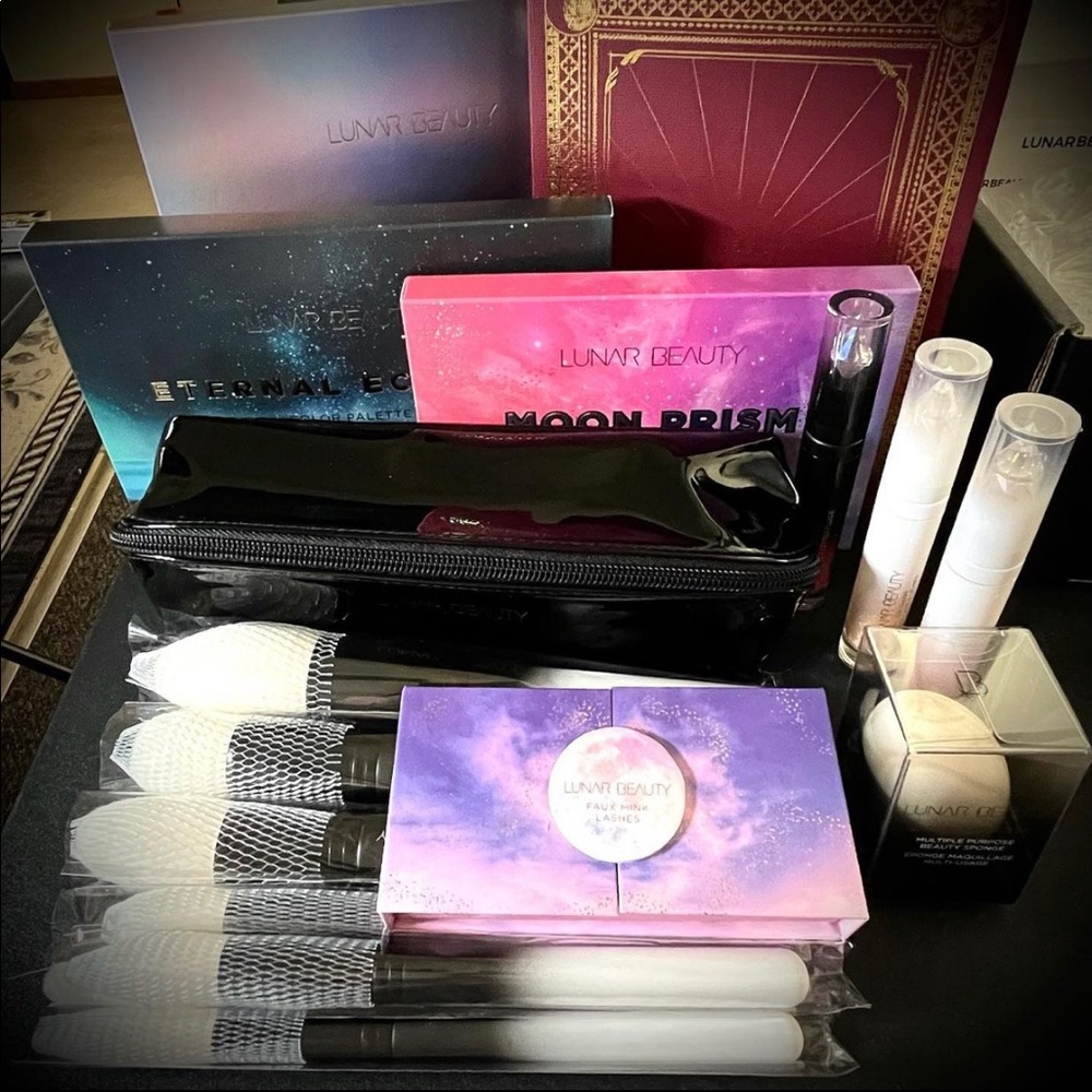 ~ MARS ~ Lunar Beauty Mystery Box SOLD OUT !! BRAND NEW IN FACTORY SEALED BOX!!